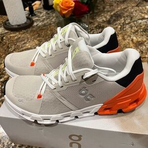 Oncloud flyer 4 women’s shoes